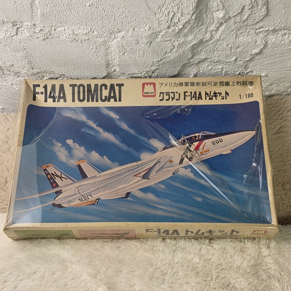 Hobby Kits F14A Tomcat US Navy Swing Wing Fighter Model Kit 1/100